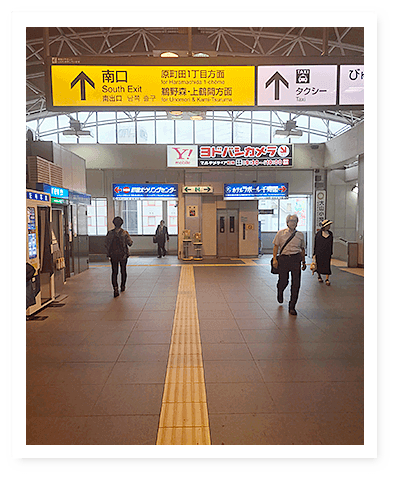 JR町田駅改札を通り過ぎると突き当りにヨドバシカメラの看板の画像